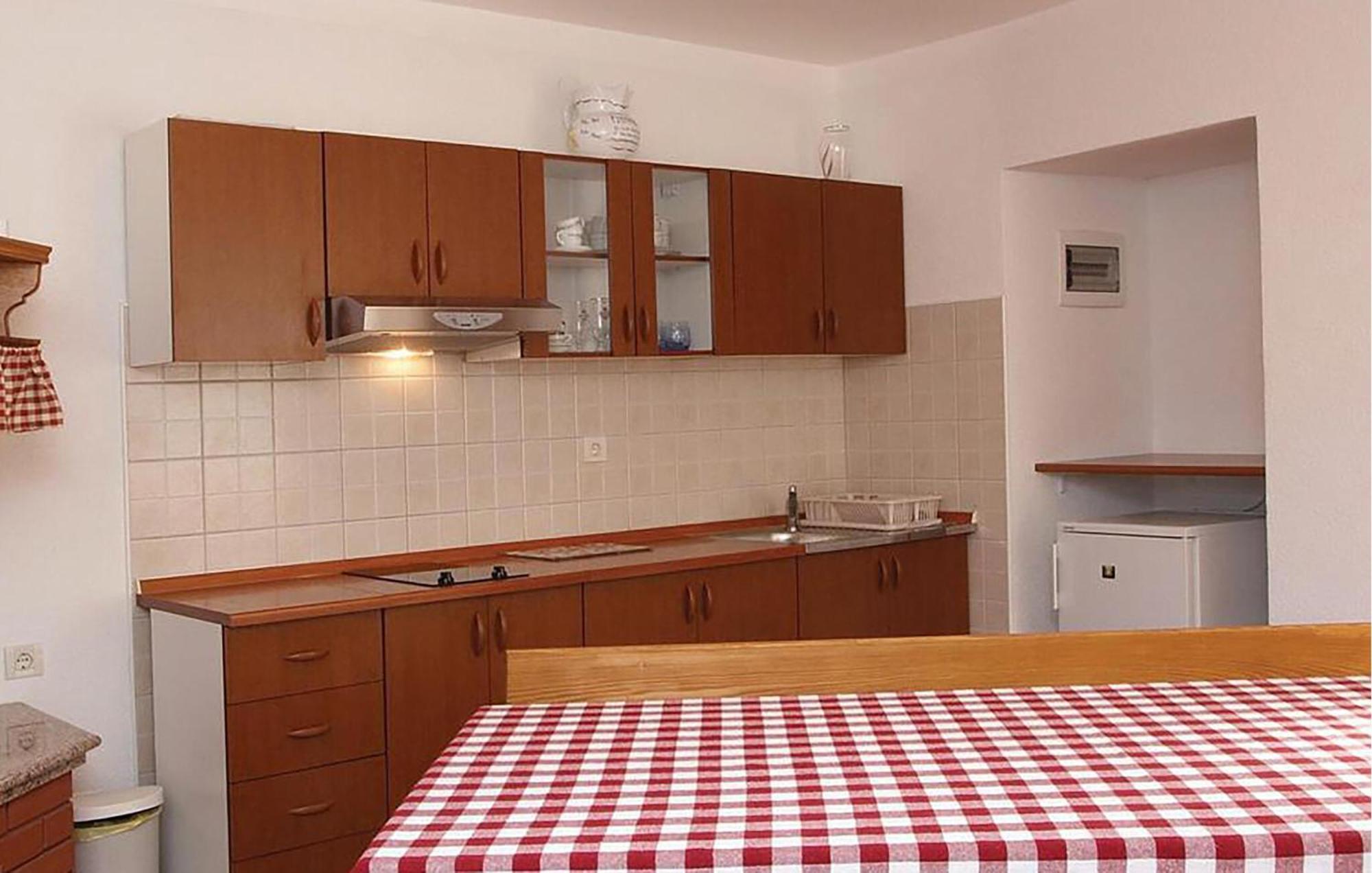 2 Bedroom Awesome Apartment In Plomin Exterior photo