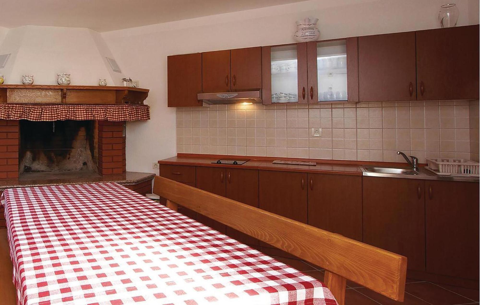 2 Bedroom Awesome Apartment In Plomin Exterior photo