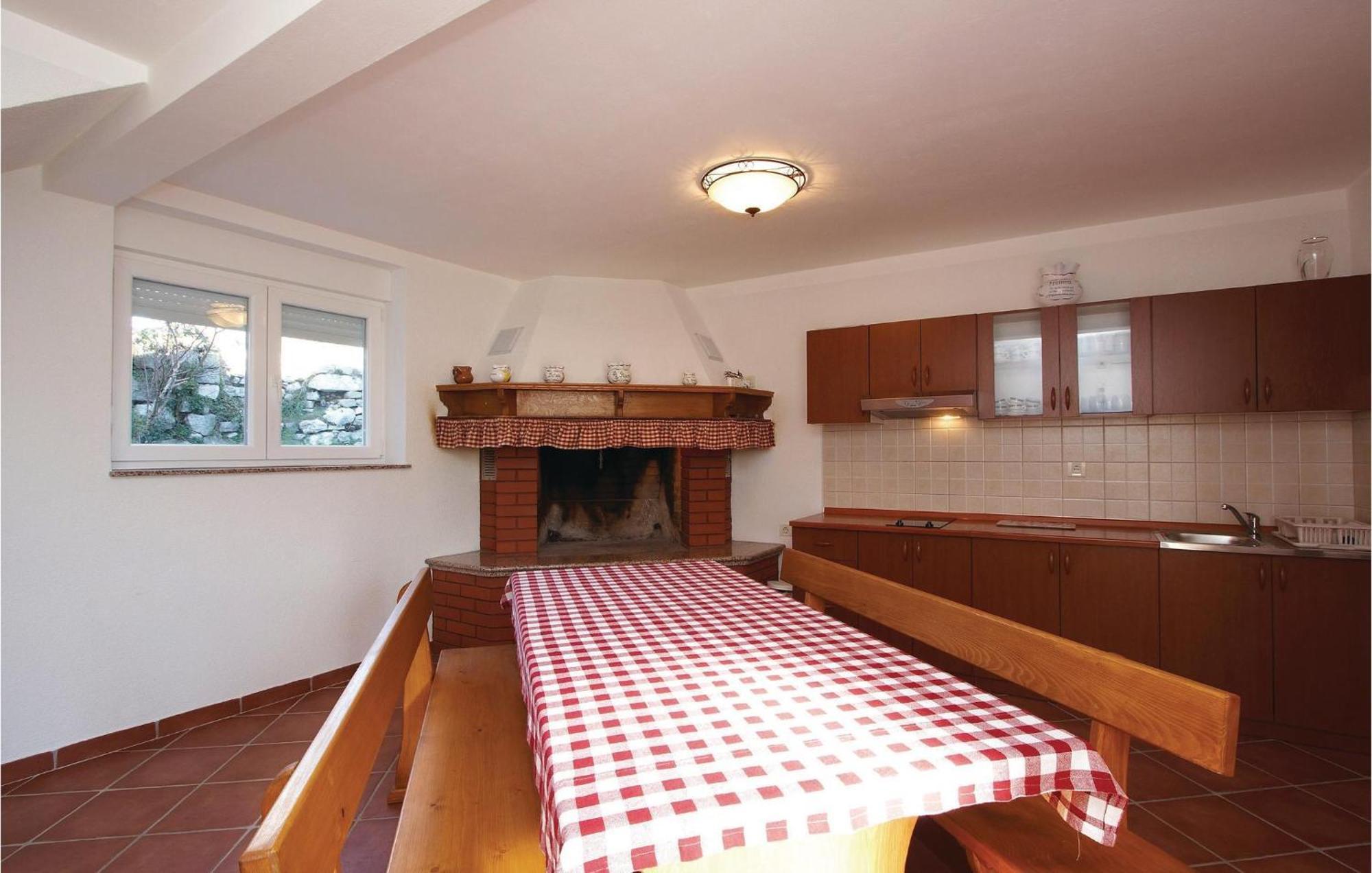 2 Bedroom Awesome Apartment In Plomin Exterior photo