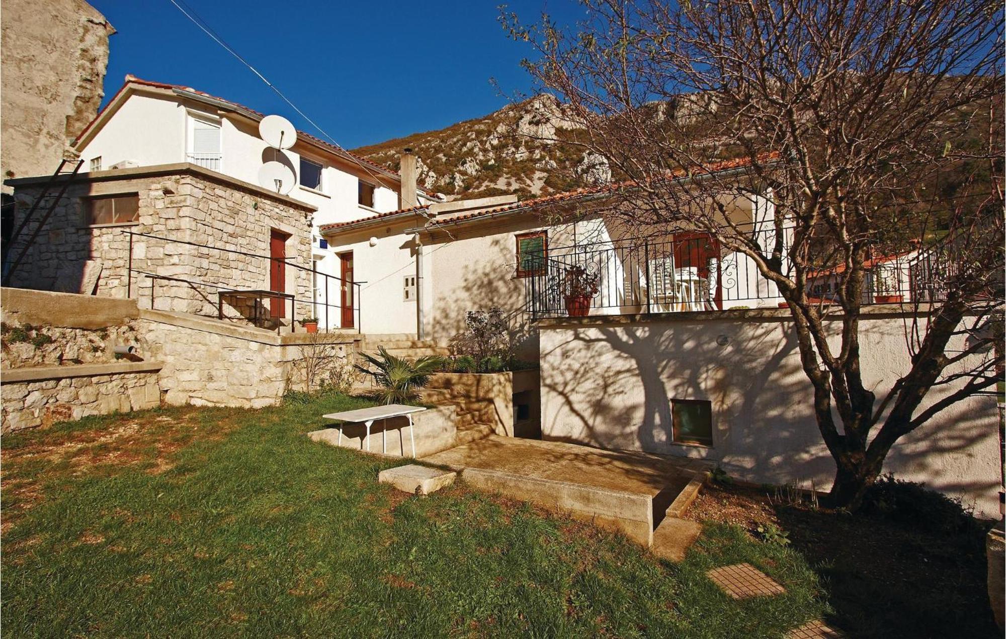 2 Bedroom Awesome Apartment In Plomin Exterior photo