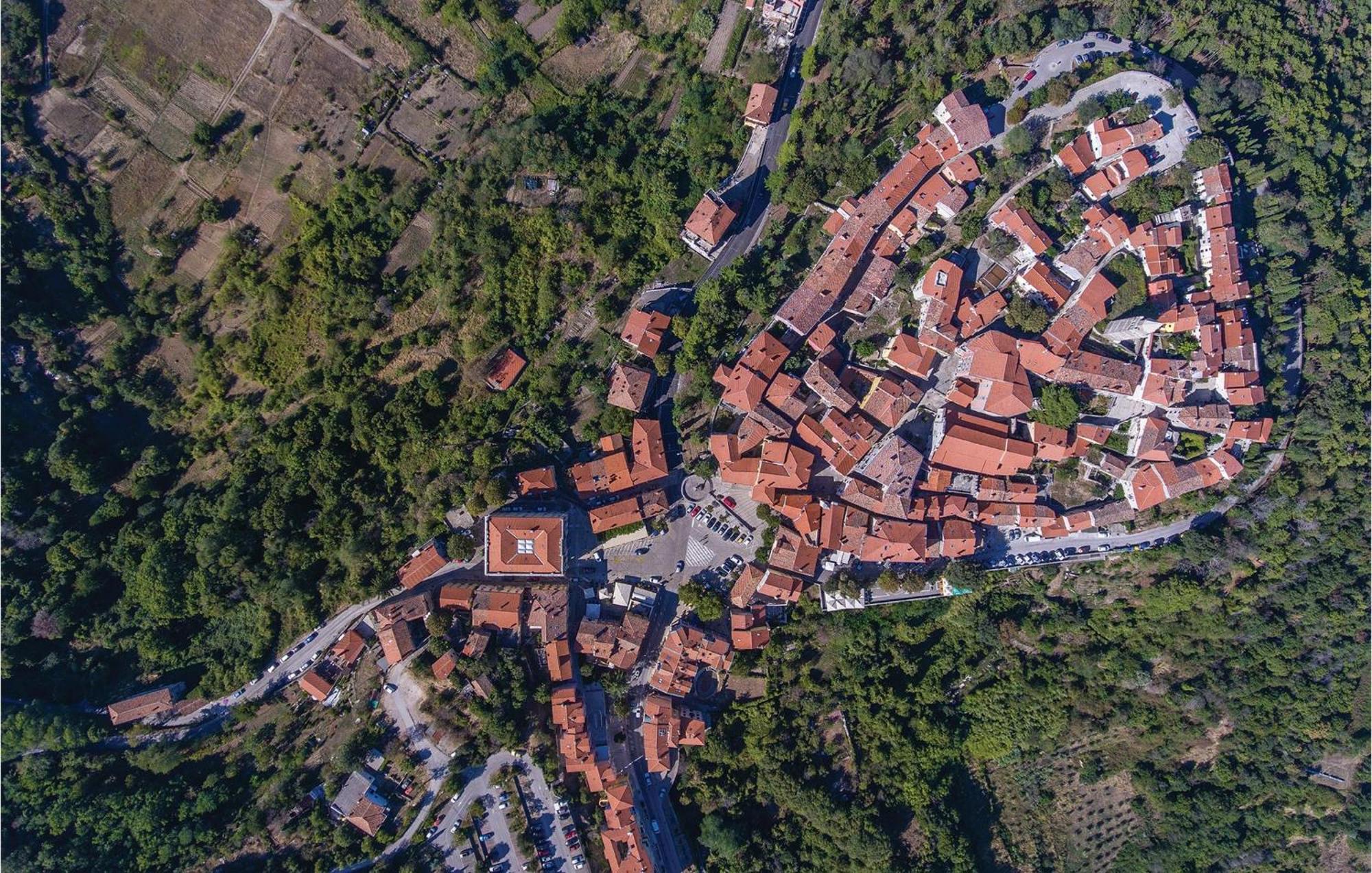 2 Bedroom Awesome Apartment In Plomin Exterior photo